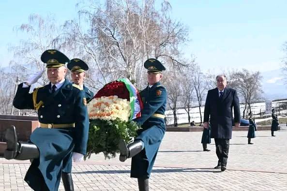 МАРОСИМИ ГУЛЧАНБАРГУЗОРӢ ДАР НАЗДИ МУҶАССАМАИ “УРКУН”