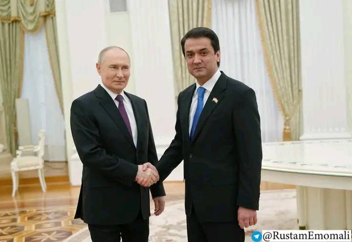 МУЛОҚОТИ МУҲТАРАМ РУСТАМИ ЭМОМАЛӢ БО ВЛАДИМИР ПУТИН