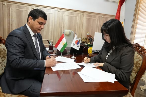 Ба имзо расидани Ёддошти тафоҳум оид ба ҳамкорӣ бо мутахассиси кореягӣ дар ДДБ ба номи Носири Хусрав