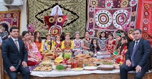 НАВРӮЗ — ЭҲЁГАРИ АНЪАНАҲОИ МИЛЛӢ. Дар Донишгоҳи давлатии Бохтар ҳамоиши тантанавӣ баргузор гардид