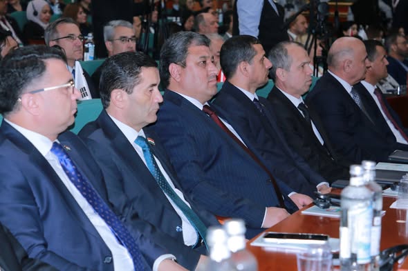 ИШТИРОКИ РОҲБАРИЯТ ВА УСТОДОНИ ДОНИШГОҲ ДАР ФОРУМИ БАЙНАЛМИЛАЛӢ